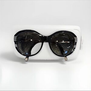 Louis Vuitton Petit Soupçon Cat Black Sunglasses